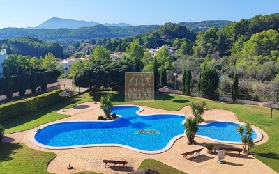 Precioso apartamento de planta baja con terraza grande.